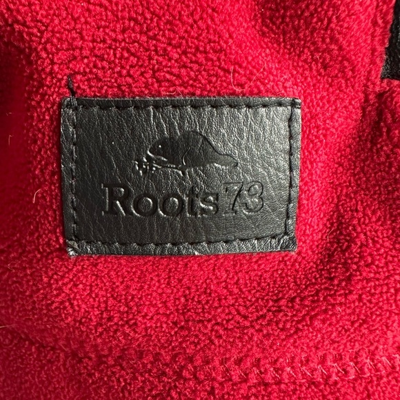 Roots Men Zip Up Fleece Red Lake Louise Patches Size Small Maple Leaf Beaver - Picture 6 of 9